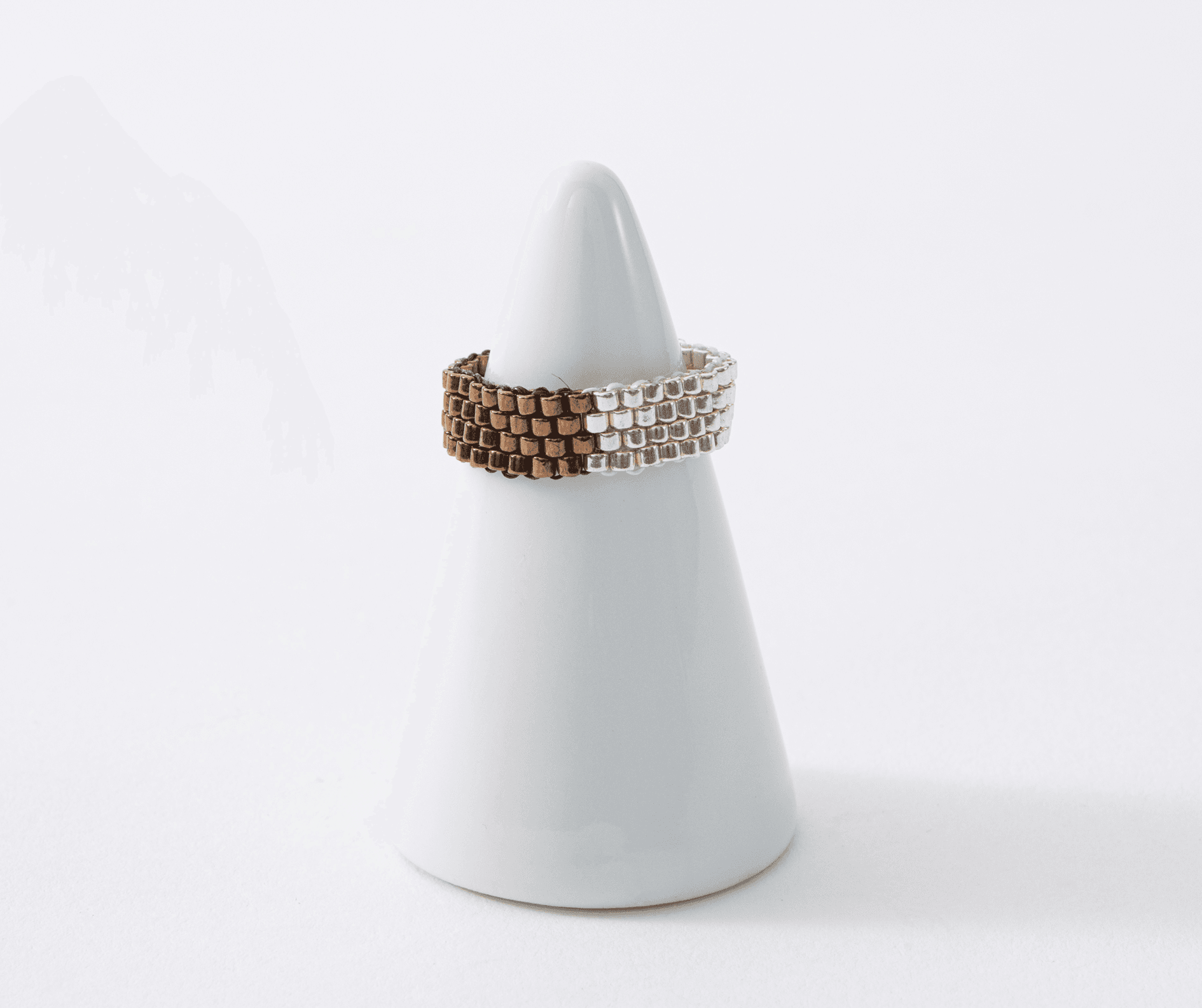 ２色アシンメトリービーズリング②（みやび015-RNG-B＆S ）みやびシリーズ1枚目の画像